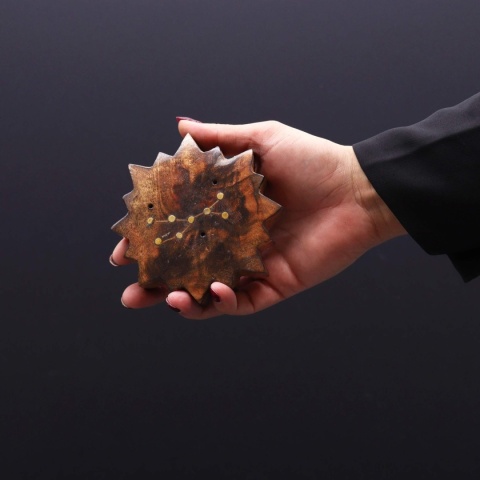 Bliźnięta - podstawka na kadzidełka z grawerem znaku zodiaku