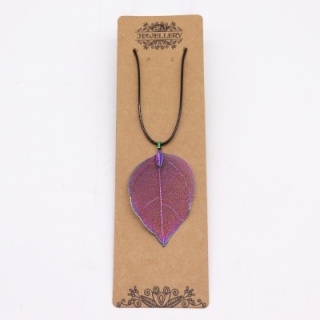Naszyjnik z prawdziwym liściem