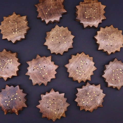 Wodnik - podstawka na kadzidełka z grawerem znaku zodiaku