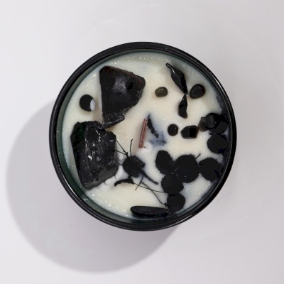 Świeca dekoracyjna Hop Hare - Cedr & Obsydian