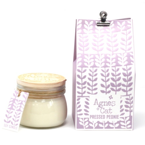Świeczka sojowa w słoiku o zapachu peonii