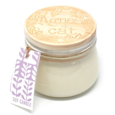 Świeczka sojowa w słoiku o zapachu peonii