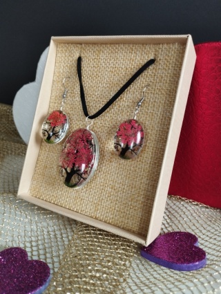 Zestaw upominkowy - naszyjnik + kolczyki z koralowymi kwiatami