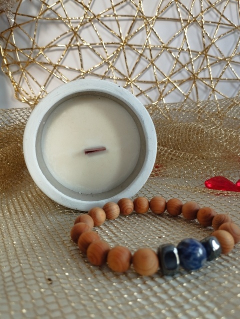 Zestaw dla Niego: Świeca sojowa i bransoletka z drewna cedrowego