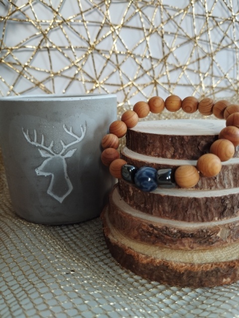 Zestaw dla Niego: Świeca sojowa i bransoletka z drewna cedrowego