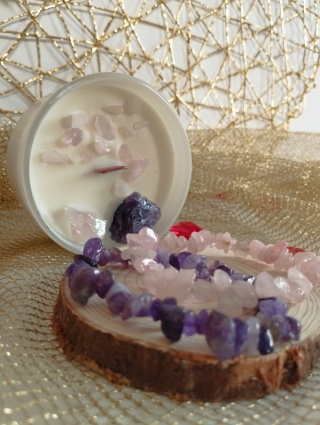 Zestaw upominkowy "Miłość i Harmonia" - świeca sojowa z kamieniami + 2 bransoletki