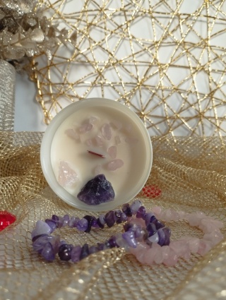 Zestaw upominkowy "Miłość i Harmonia" - świeca sojowa z kamieniami + 2 bransoletki